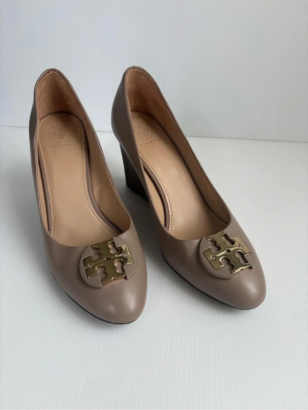 Tory Burch Luna 85mm Taupe Wedges Shoes Pumps Size 8 EUC